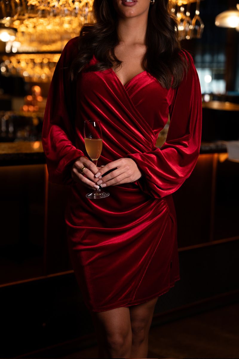 Marianne dyp rød selskapskjole