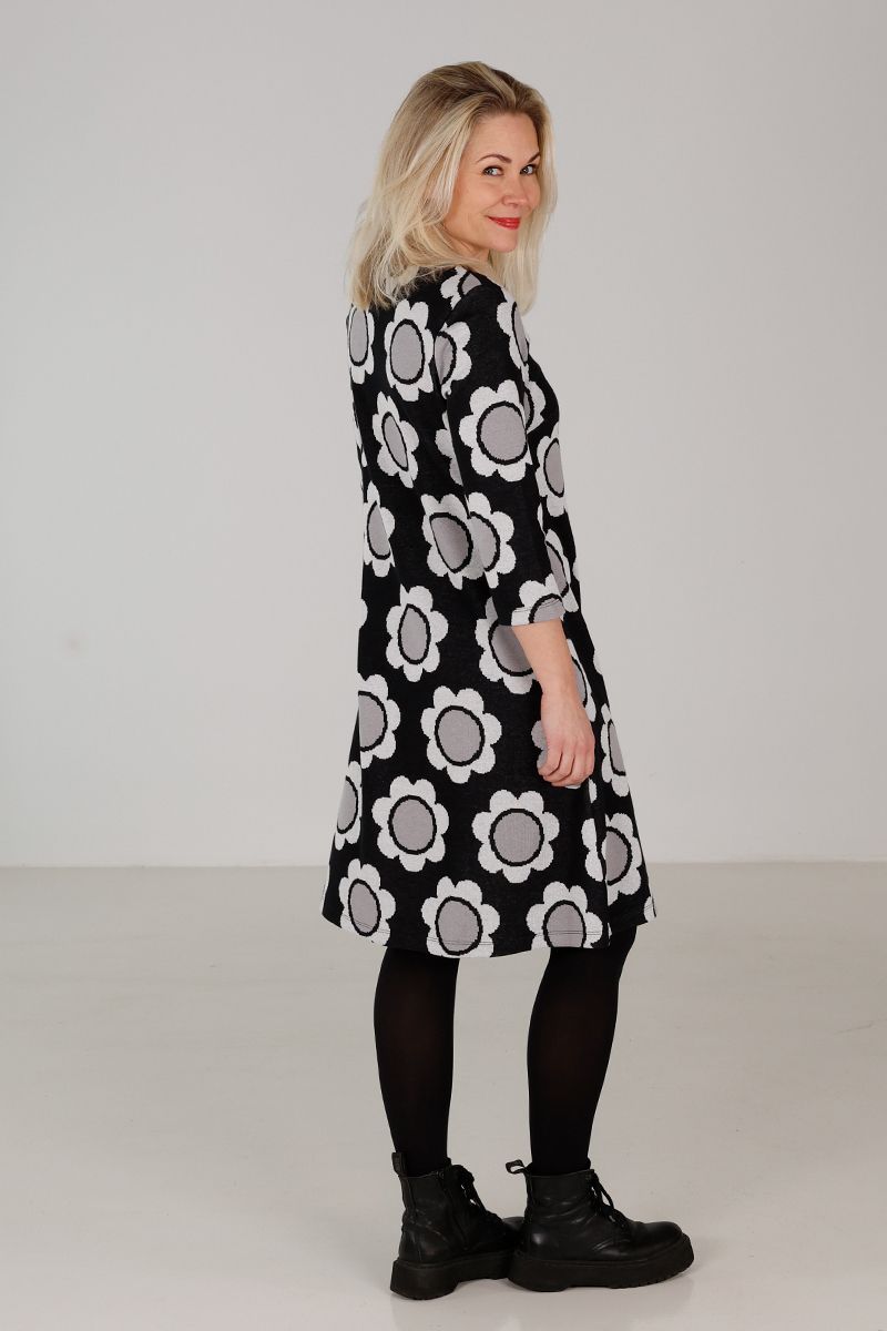 Maiken grå blomstret kjole